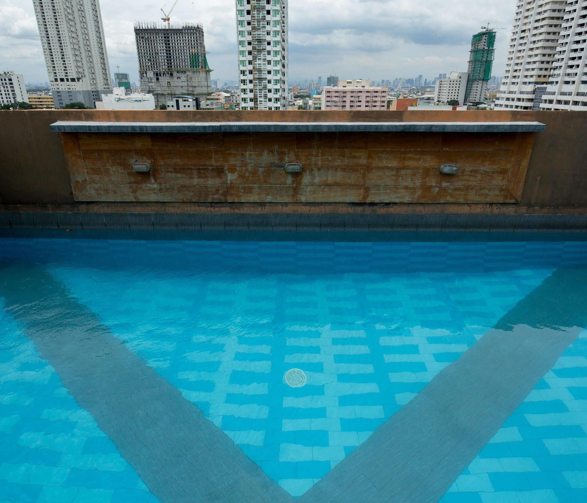 V Hotel Manila Exteriér fotografie